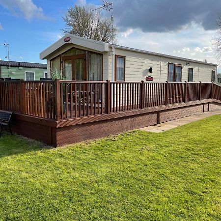 Beautiful 2 Bedroom Helmsley Lodge Northampton Exterior foto
